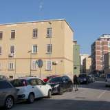 Nel 1947 sorge poi il gruppo Petroni, mucchio di piccole palazzine senza balconi adagiate sull'omonima via, tra il quartiere Picone e il rione Carrassi